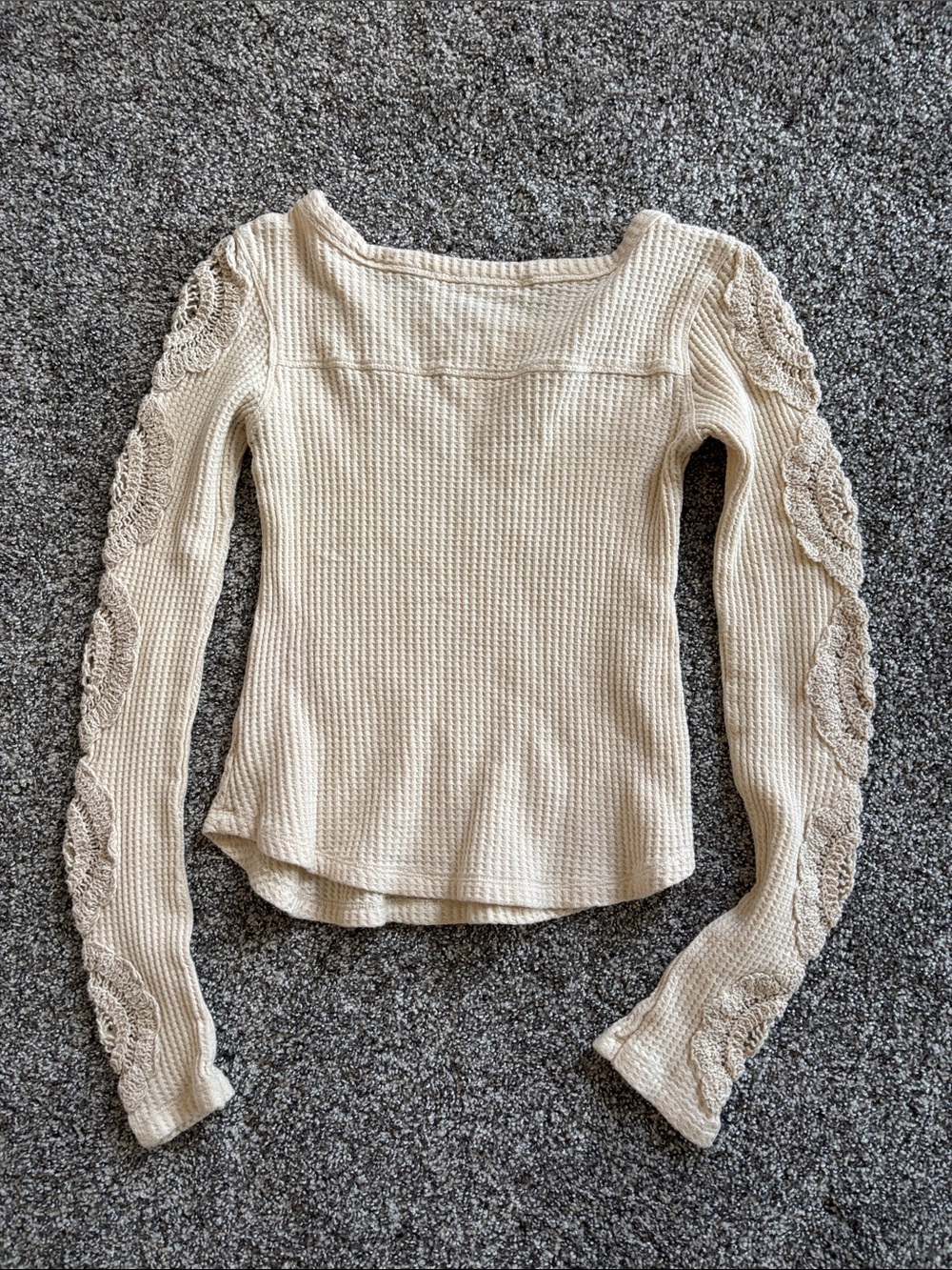 Altar'd State Cream Crochet-Sleeve Waffle Knit Top, size xs - Picture 3 of 3